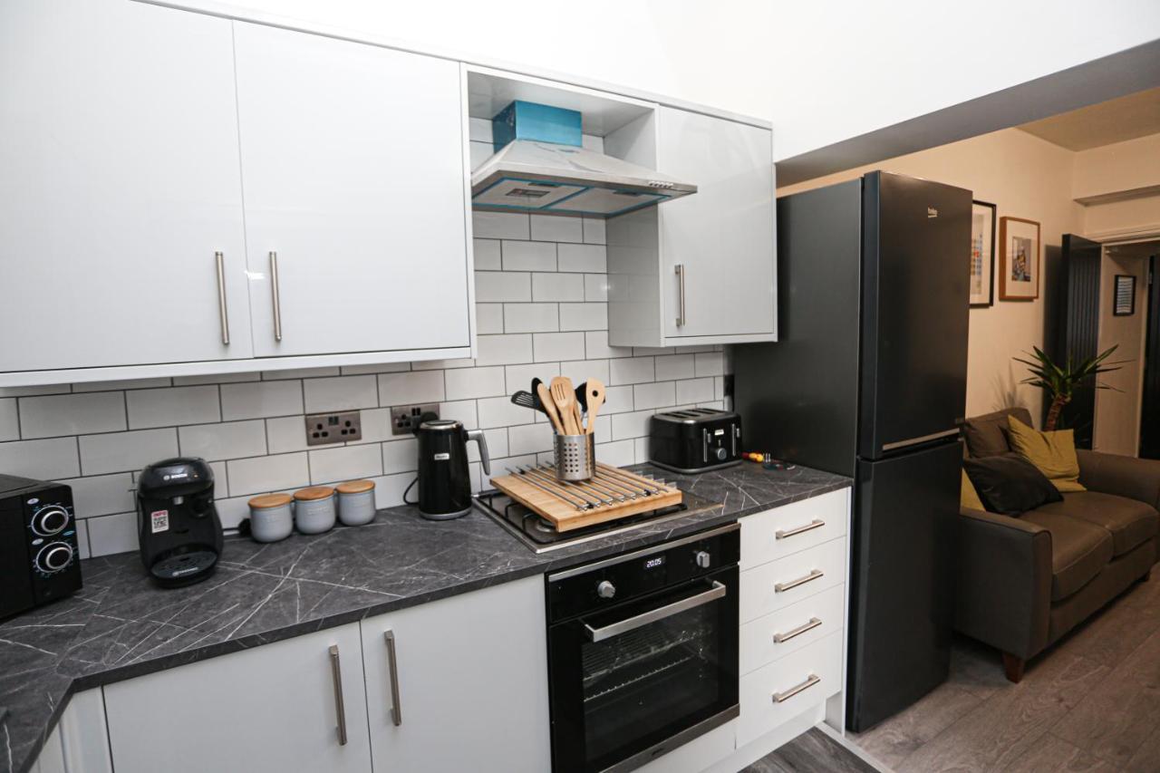 Cheerful 4-Bedroom Home In Sheffield Walkly Екстериор снимка