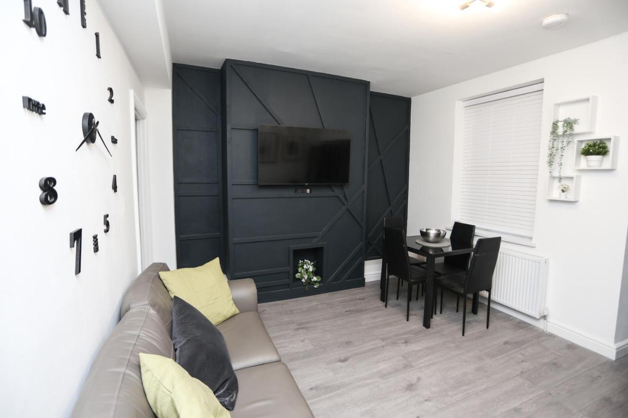 Cheerful 4-Bedroom Home In Sheffield Walkly Екстериор снимка